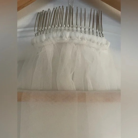 Designer Ivory Cathedral Wedding Veil - Picture 7 of 7